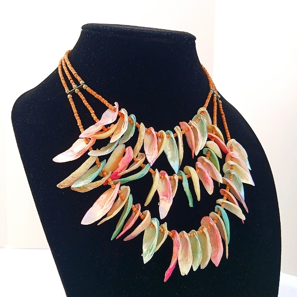 PETITE SHELL NECKLACE VINTAGE petite wood beads pink turquoise cream child beach - Picture 3 of 4